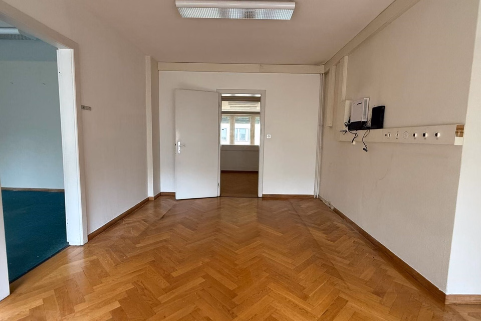 116 m2 office for rent next to the station, Place de la Gare, 1003 Lausanne, Vaud, CH