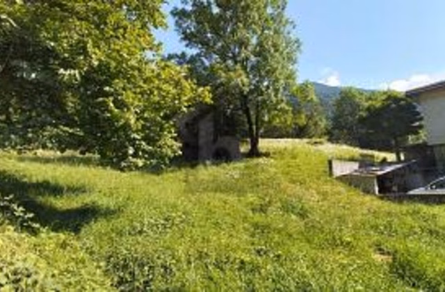 Spacious sunny building plot with approved project