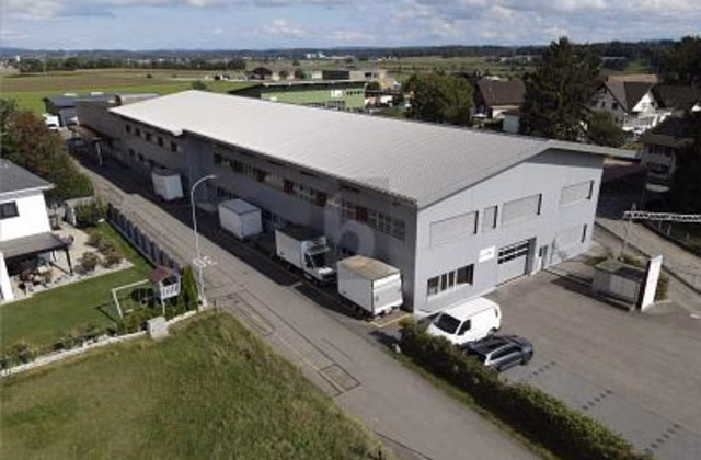 Commercial property with many possibilities