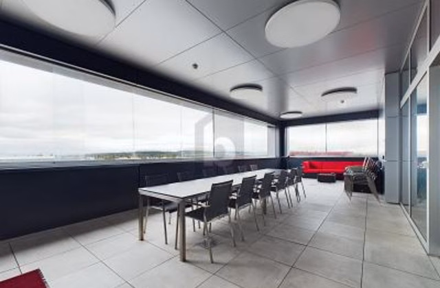 Bright, Modern and Centrally Located