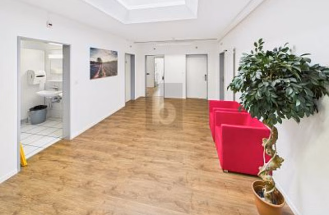 MODERN OFFICE IN A CENTRAL LOCATION 3.01