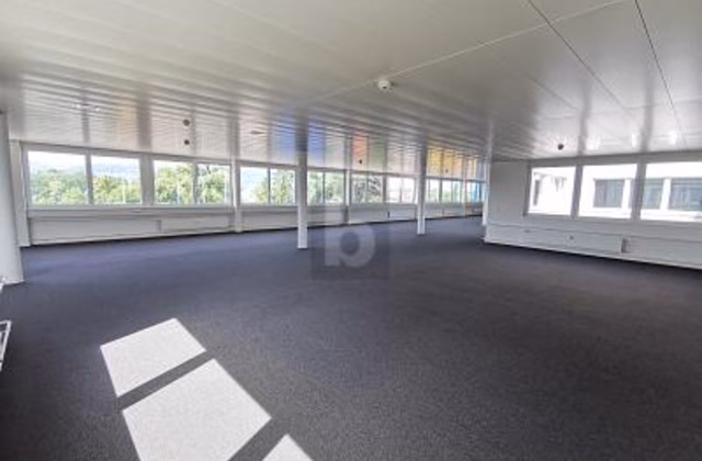 SPACIOUS, BRIGHT AND IN A GOOD LOCATION