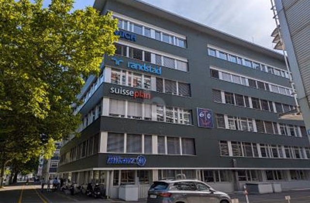 Flexible office space with reception, terrace and goods lift