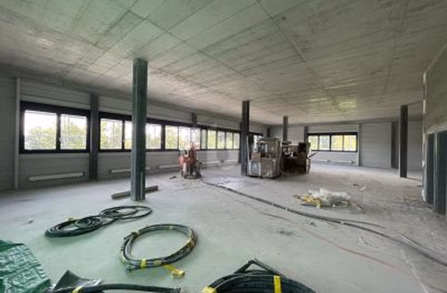 NEW DEVELOPMENT: OPEN-PLAN OFFICE