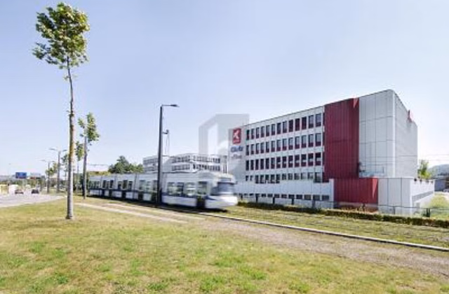 Spacious premises with many underground parking spaces