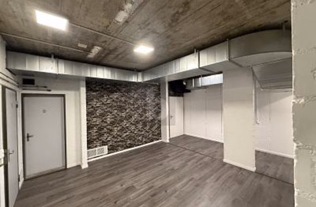 With tea kitchen, shower and ventilation