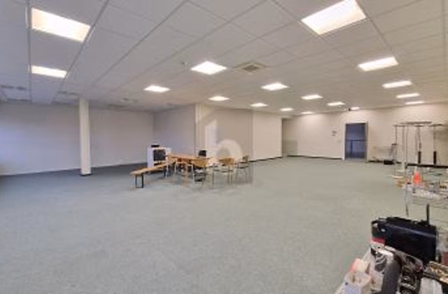 ATTRACTIVE, FUNCTIONAL & IDEALLY LOCATED