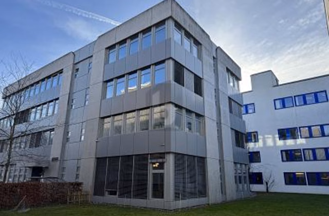 Spacious and representative, with truck ramps