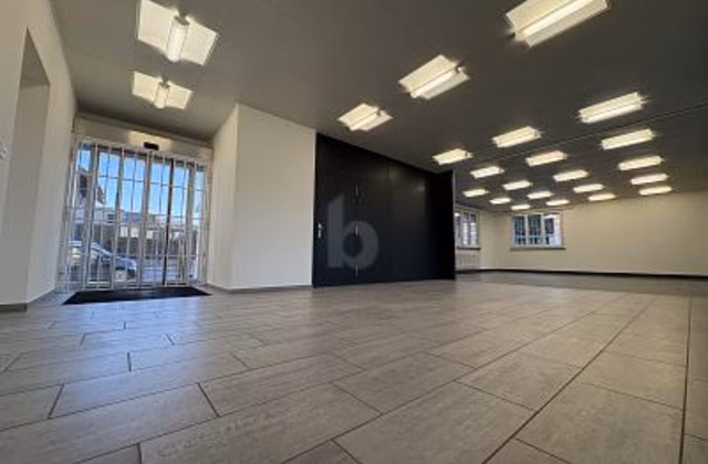 LIGHT-FILLED WITH EXCELLENT ACCESSIBILITY