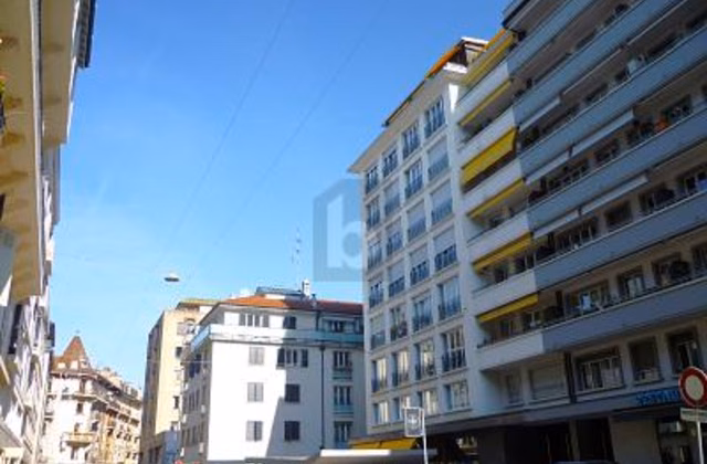Bright office in Eaux-Vives (1)