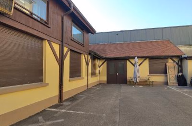 Ideally located, ground-level and quiet