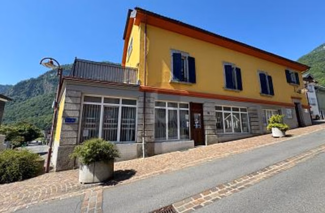 Bright, flexible and strategically located