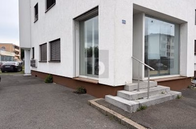 HIGHLY FREQUENTED, IDEAL FOR WALK-IN CUSTOMERS