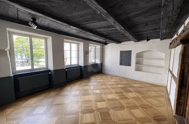 Centrally located and flexible with great potential