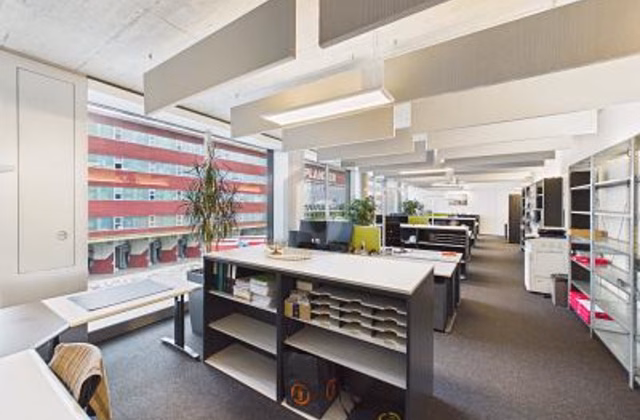 BRIGHT SPACE WITH EXCELLENT TRANSPORT CONNECTIONS