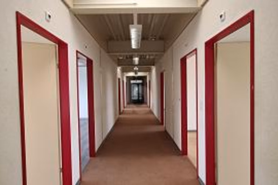 SPACIOUS, IN AN INDUSTRIAL AREA, 2800 Delémont, Jura, CH