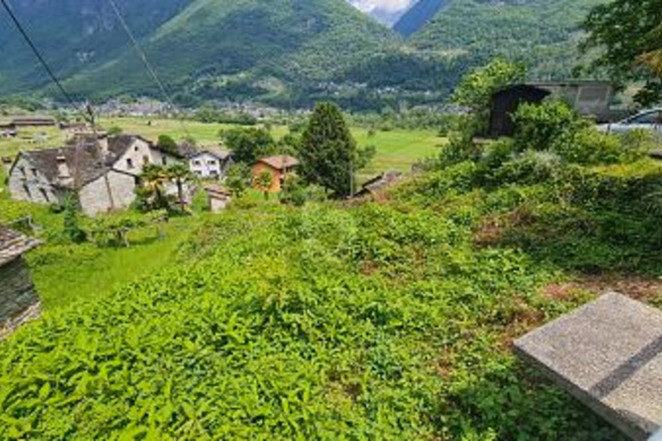 Building plot in a sunny location with open views, 6714 Semione, Ticino, CH