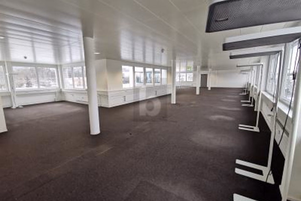 SPACIOUS, BRIGHT AND IN AN IDEAL LOCATION, 4133 Pratteln, Basel-Landschaft, CH