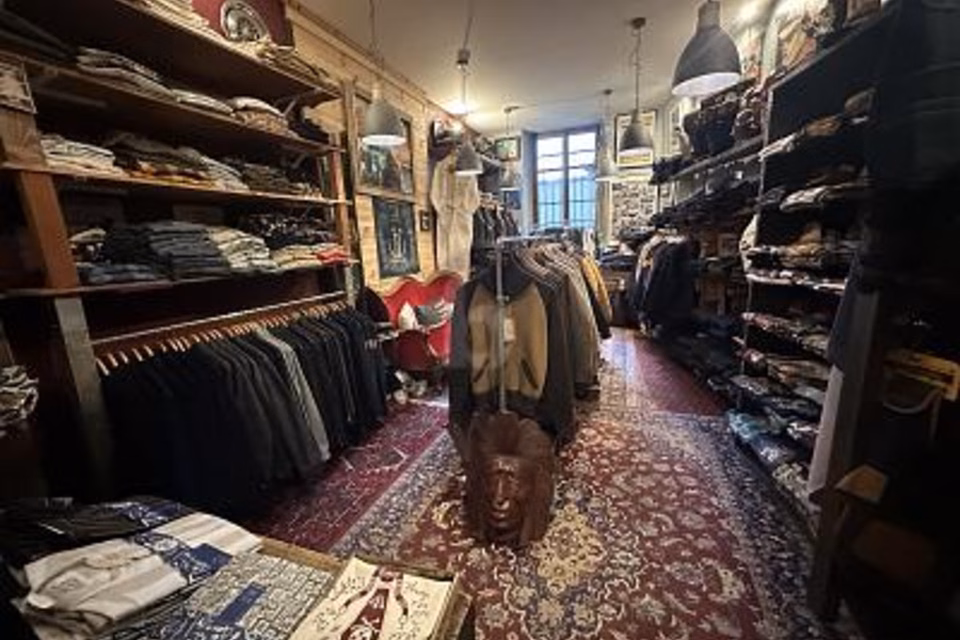 Clothing store in Les Eaux-Vives, 1207 Genève, Geneva, CH