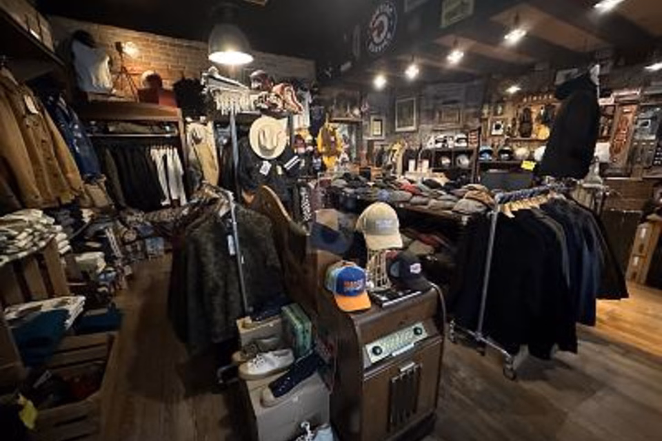 Clothing store in Les Eaux-Vives, 1207 Genève, Geneva, CH