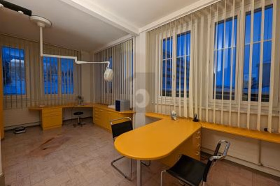 Right in the Town Centre — Ideally Located, 2300 La Chaux-de-Fonds, Neuchâtel, CH