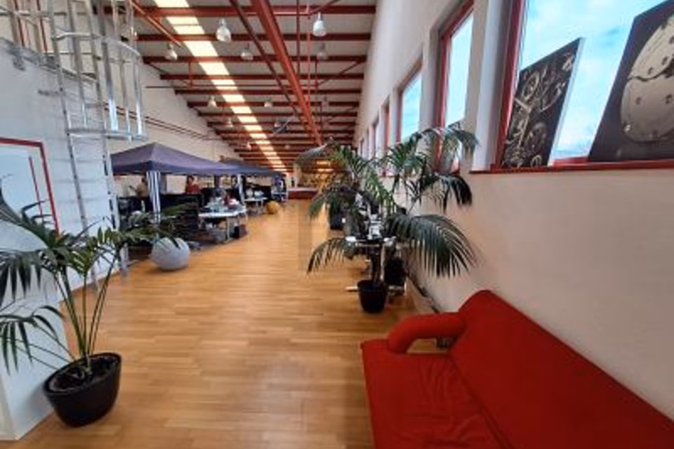 DYNAMIC COMMERCIAL PREMISES, PROSPEROUS AREA, 1219 Le Lignon, Geneva, CH