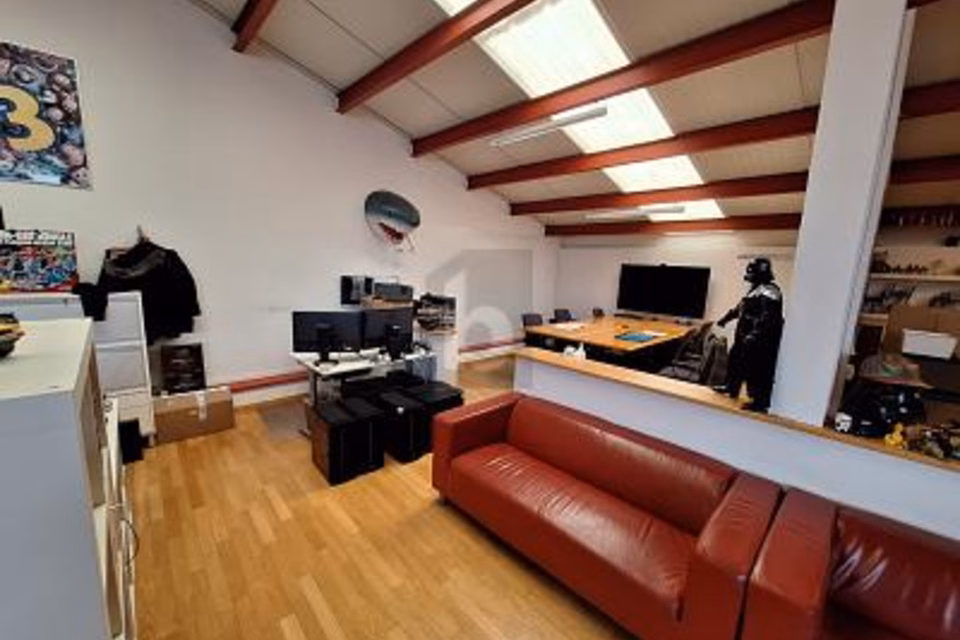 DYNAMIC COMMERCIAL PREMISES, PROSPEROUS AREA, 1219 Le Lignon, Geneva, CH