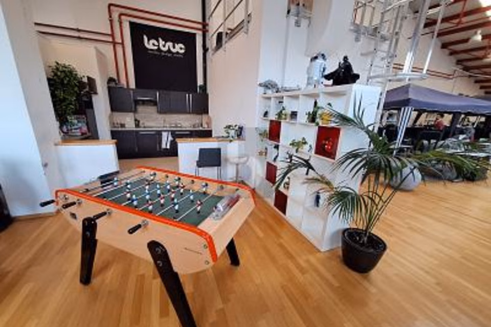 DYNAMIC COMMERCIAL PREMISES, PROSPEROUS AREA, 1219 Le Lignon, Geneva, CH