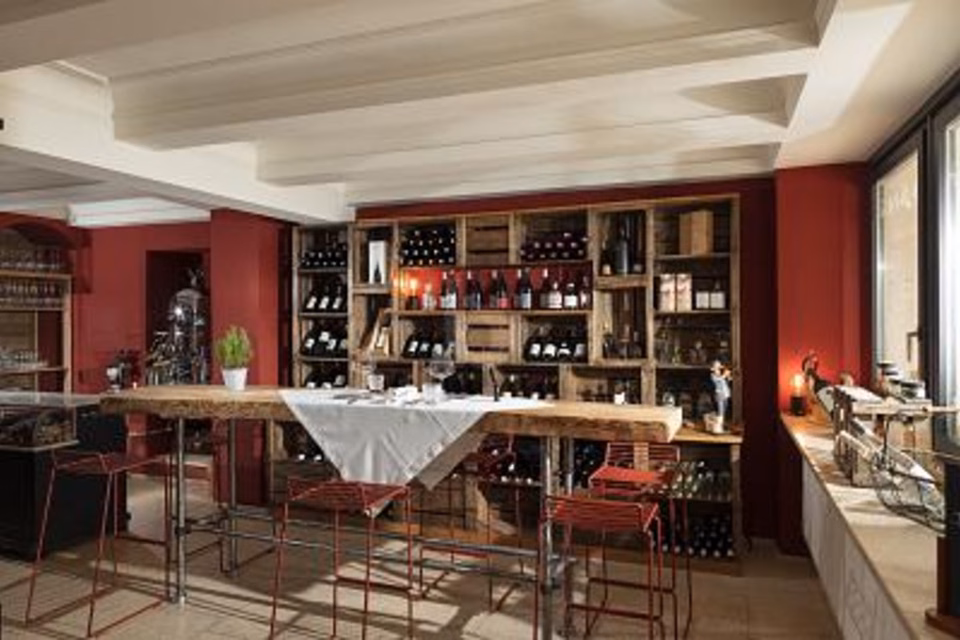 MAGNIFICENT GASTRONOMIC SPACE, 2800 Delémont, Jura, CH