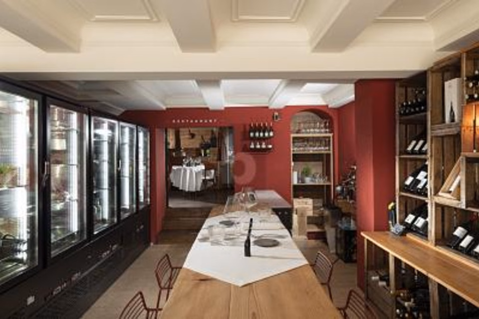 MAGNIFICENT GASTRONOMIC SPACE, 2800 Delémont, Jura, CH