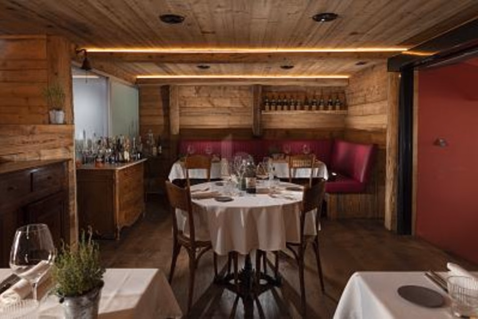 MAGNIFICENT GASTRONOMIC SPACE, 2800 Delémont, Jura, CH