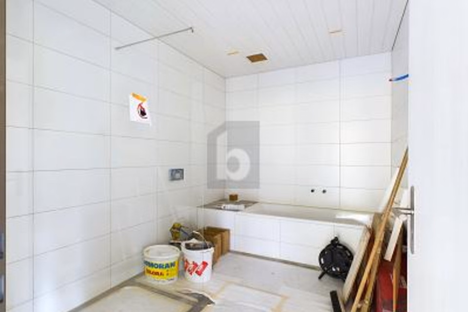 VERSATILE SPACE WITH SHOP WINDOW, 4943 Oeschenbach, Bern, CH