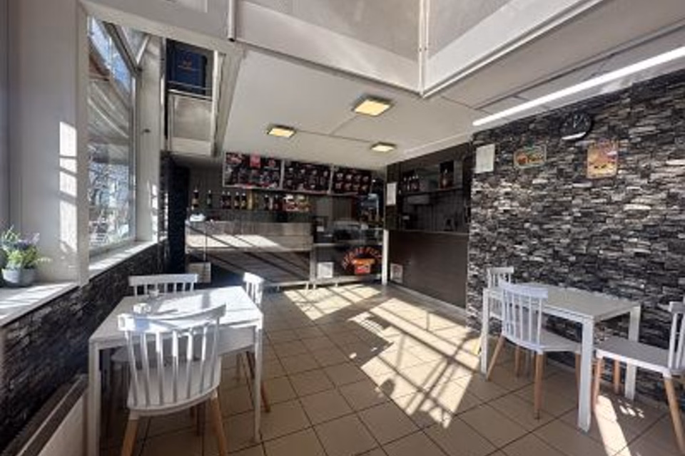 CHARMING AND CENTRAL WITH A LOYAL REGULAR CLIENTELE, 1004 Lausanne, Vaud, CH