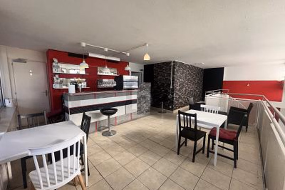 CHARMING AND CENTRAL WITH A LOYAL REGULAR CLIENTELE, 1004 Lausanne, Vaud, CH
