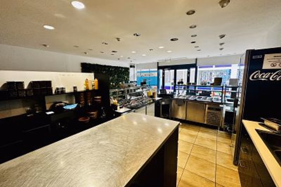 POKE BOWLS, IDEAL LOCATION, FULLY EQUIPPED, 1950 Sion, Valais/Wallis, CH