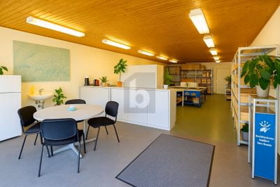 Commercial space with good visibility, 1735 Giffers, Fribourg, CH