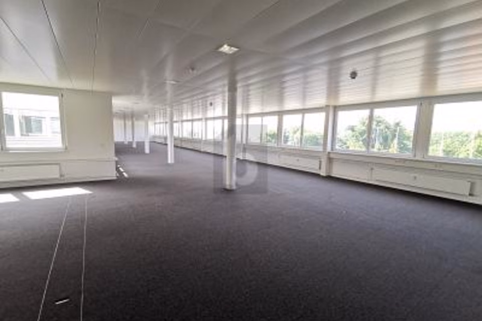 SPACIOUS, BRIGHT AND IN A GOOD LOCATION, 4133 Pratteln, Basel-Landschaft, CH