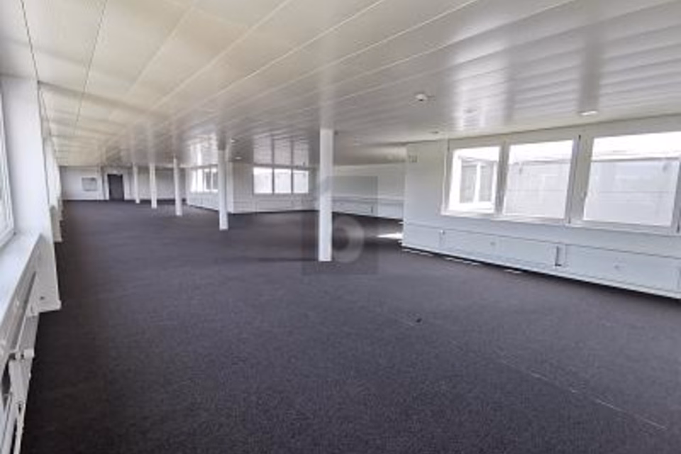 SPACIOUS, BRIGHT AND IN A GOOD LOCATION, 4133 Pratteln, Basel-Landschaft, CH