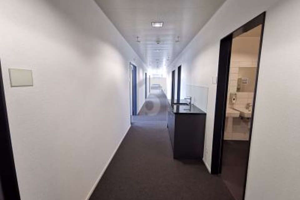 SPACIOUS, BRIGHT AND IN A GOOD LOCATION, 4133 Pratteln, Basel-Landschaft, CH