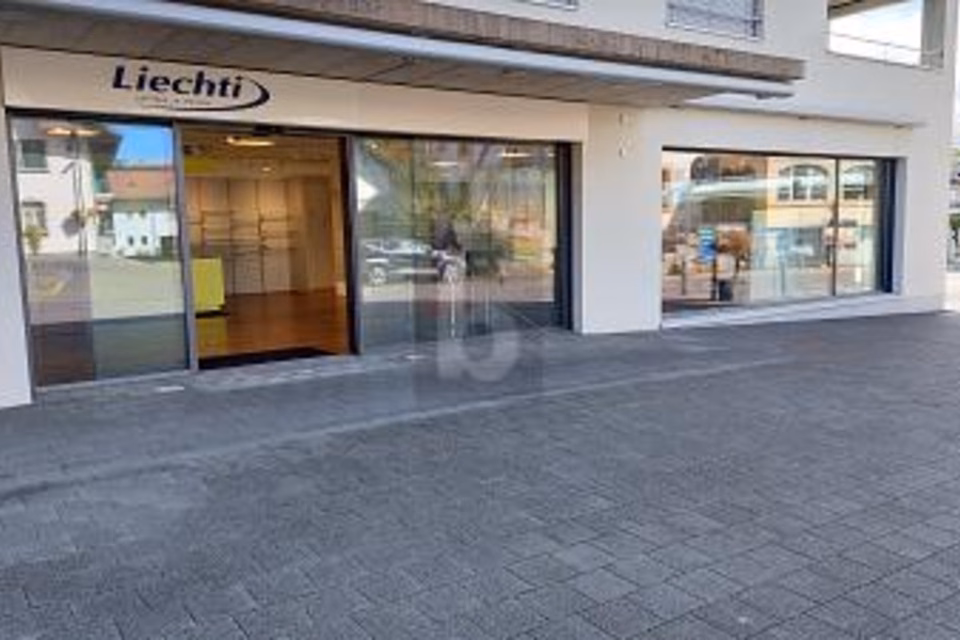 IN THE HEART OF THE TOWN CENTRE, 3232 Ins, Bern, CH