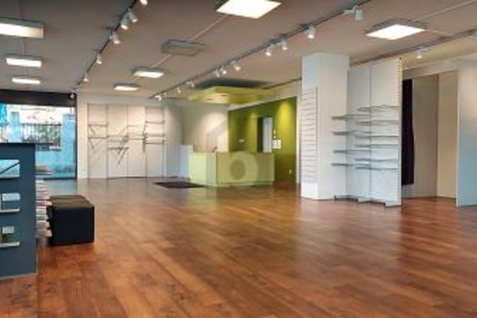 IN THE HEART OF THE TOWN CENTRE, 3232 Ins, Bern, CH