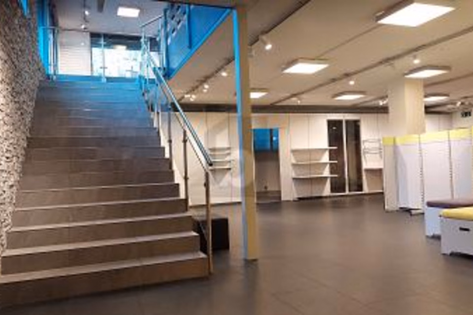 IN THE HEART OF THE TOWN CENTRE, 3232 Ins, Bern, CH