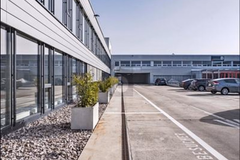 FLEXIBLE, LIGHT-FILLED & EXCELLENTLY CONNECTED, 8153 Rümlang, Zurich, CH