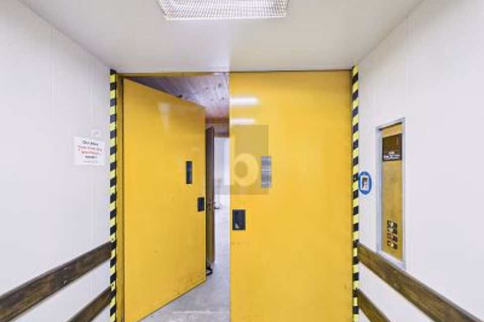 WITH LARGE GOODS LIFT (6 m2) AT MOTORWAY JUNCTION, 6033 Buchrain, Lucerne, CH