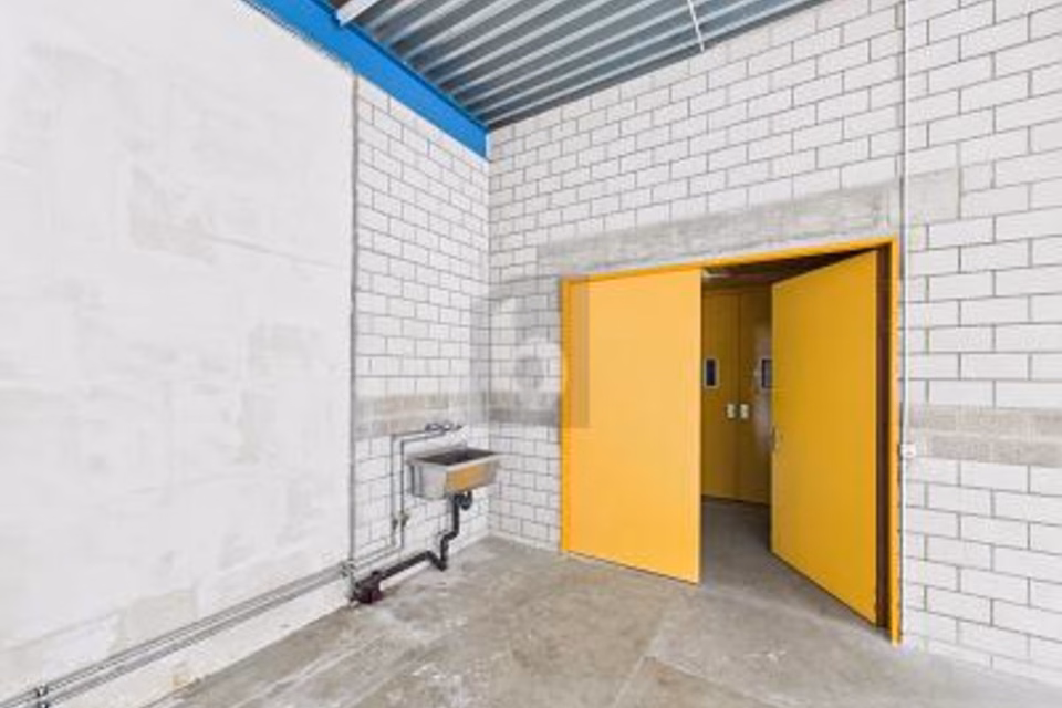 WITH LARGE GOODS LIFT (6 m2) AT MOTORWAY JUNCTION, 6033 Buchrain, Lucerne, CH