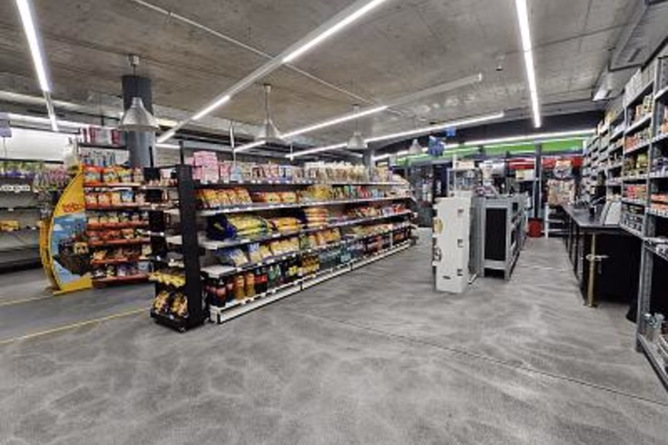 ATTRACTIVE & HIGH-REVENUE LOCATION AT THE TRAIN STATION, 8600 Dübendorf, Zurich, CH