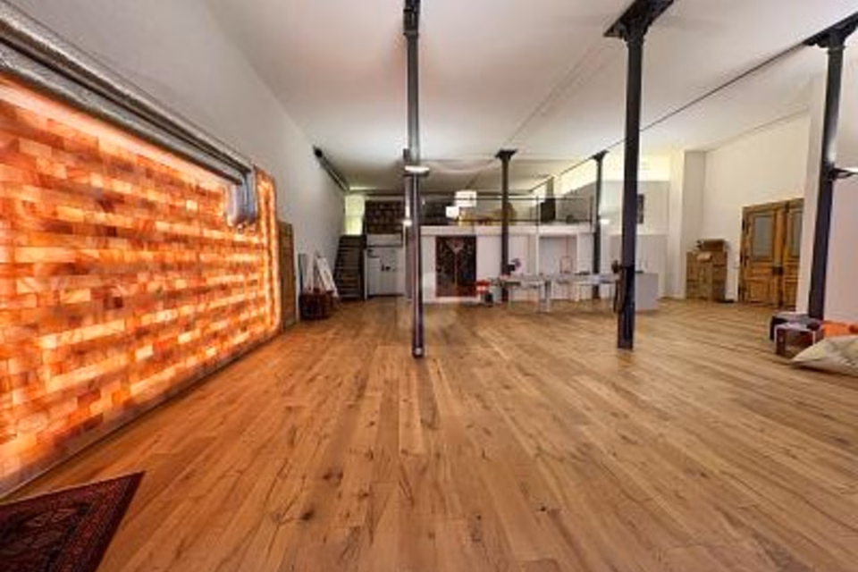 HIGH-QUALITY AND VERSATILE, 8630 Rüti ZH, Zurich, CH