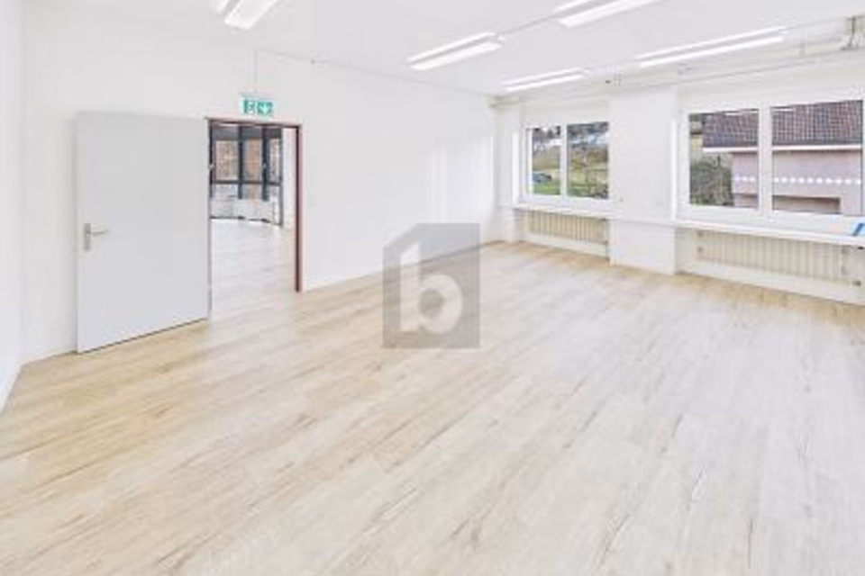 BRIGHT AND EASILY ACCESSIBLE, 3145 Niederscherli, Bern, CH