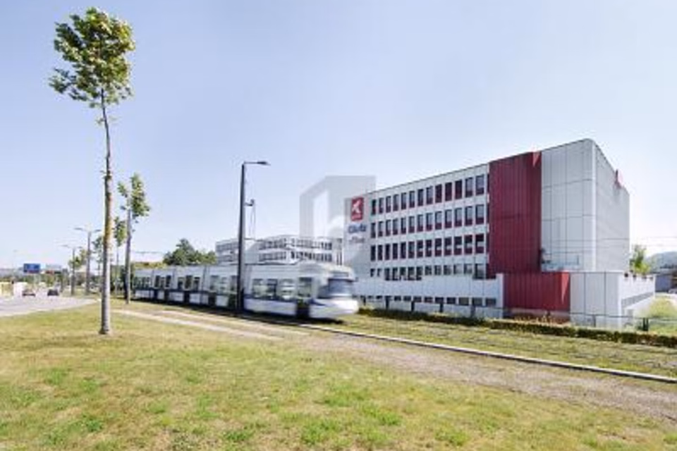 Spacious premises with many underground parking spaces, 8304 Wallisellen, Zurich, CH