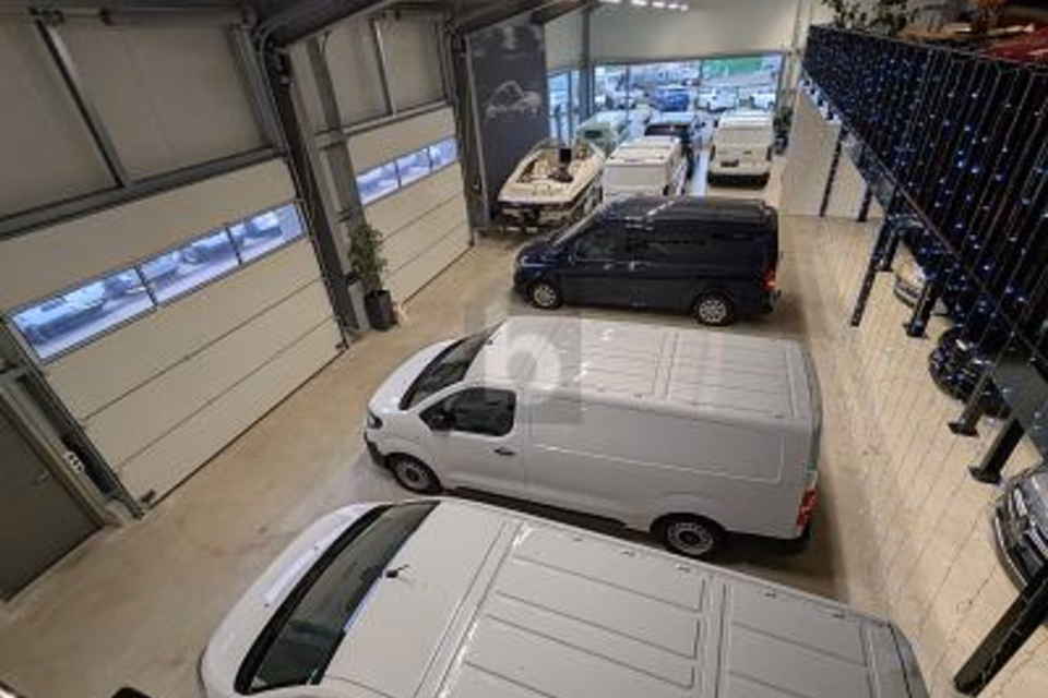 CAR HOTEL 25 MIN FROM ZURICH AIRPORT, 8194 Hüntwangen, Zurich, CH